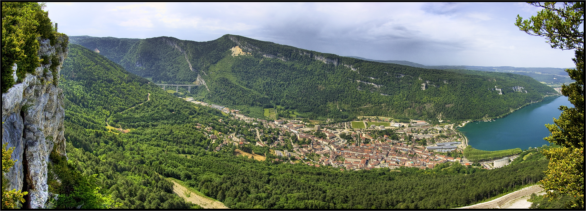 Vue panoramique de Nantua (01), France, Juin 2006