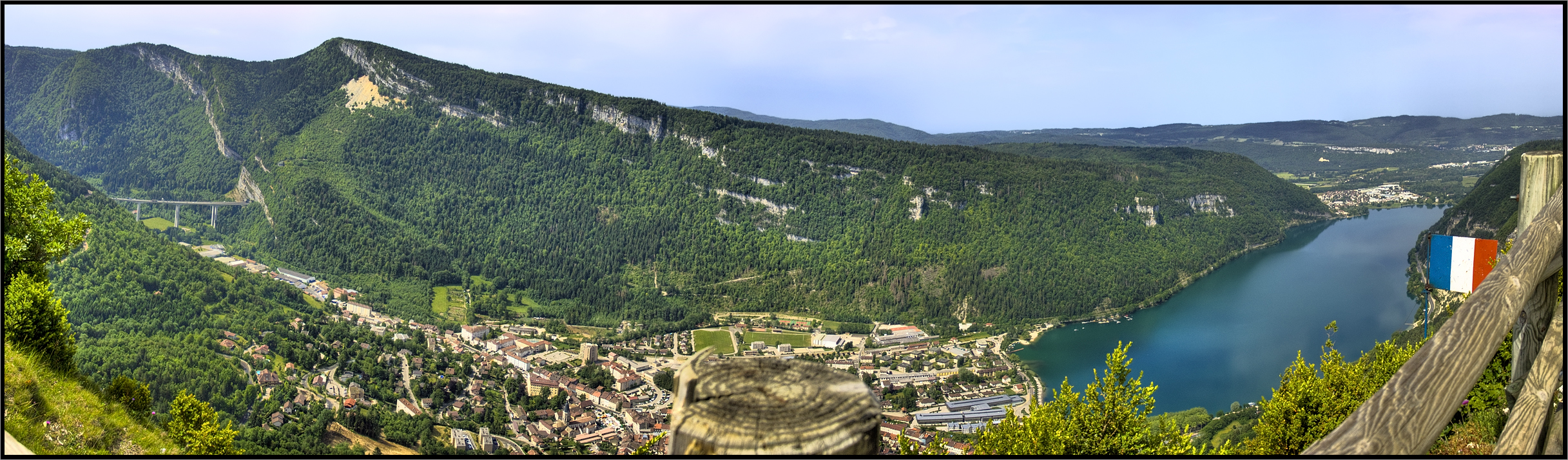 Vue panoramique de Nantua (01), France, Juin 2006