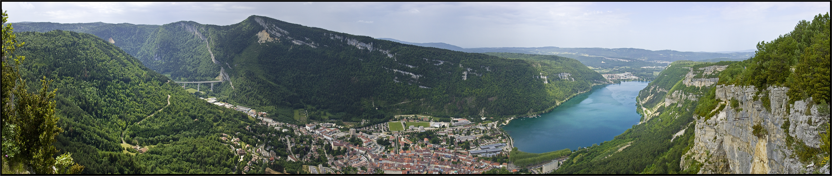 Vue panoramique de Nantua (01), France, Juin 2006